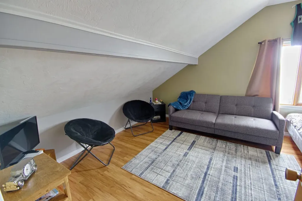 5109 44 Avenue Taber AB T1G1A9