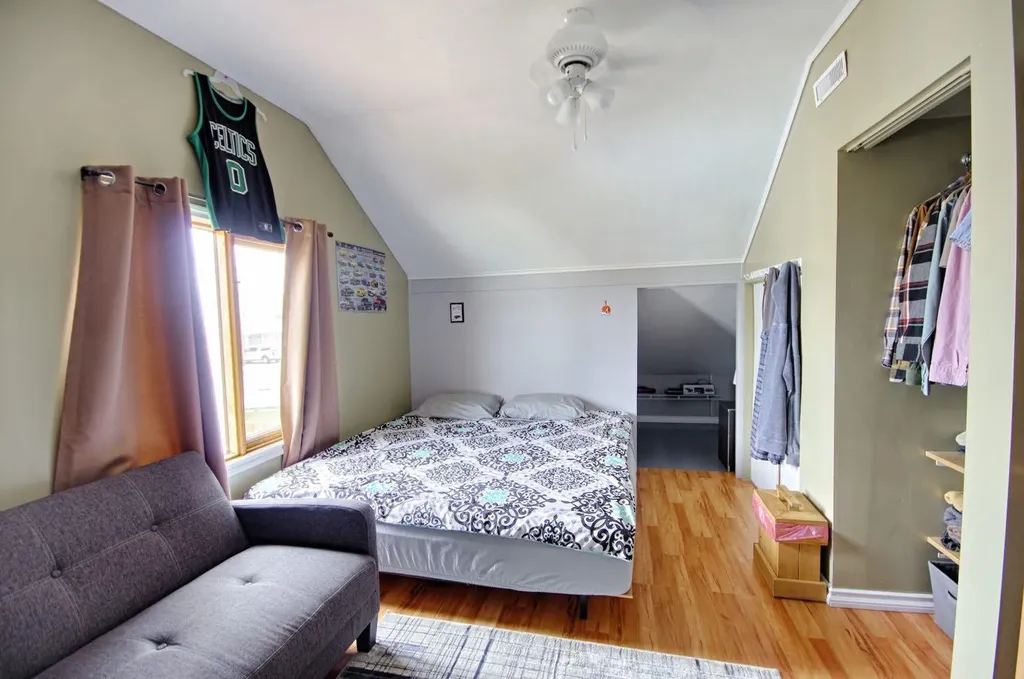 5109 44 Avenue Taber AB T1G1A9