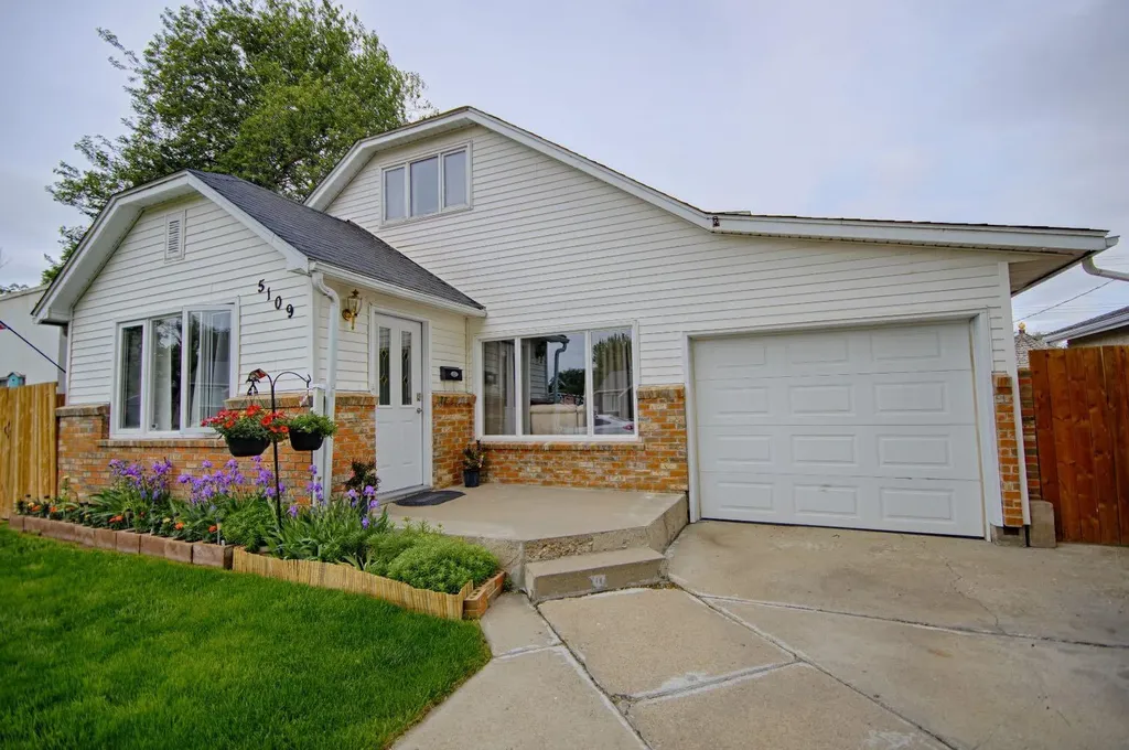 5109 44 Avenue Taber AB T1G1A9