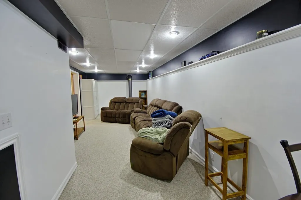 5109 44 Avenue Taber AB T1G1A9