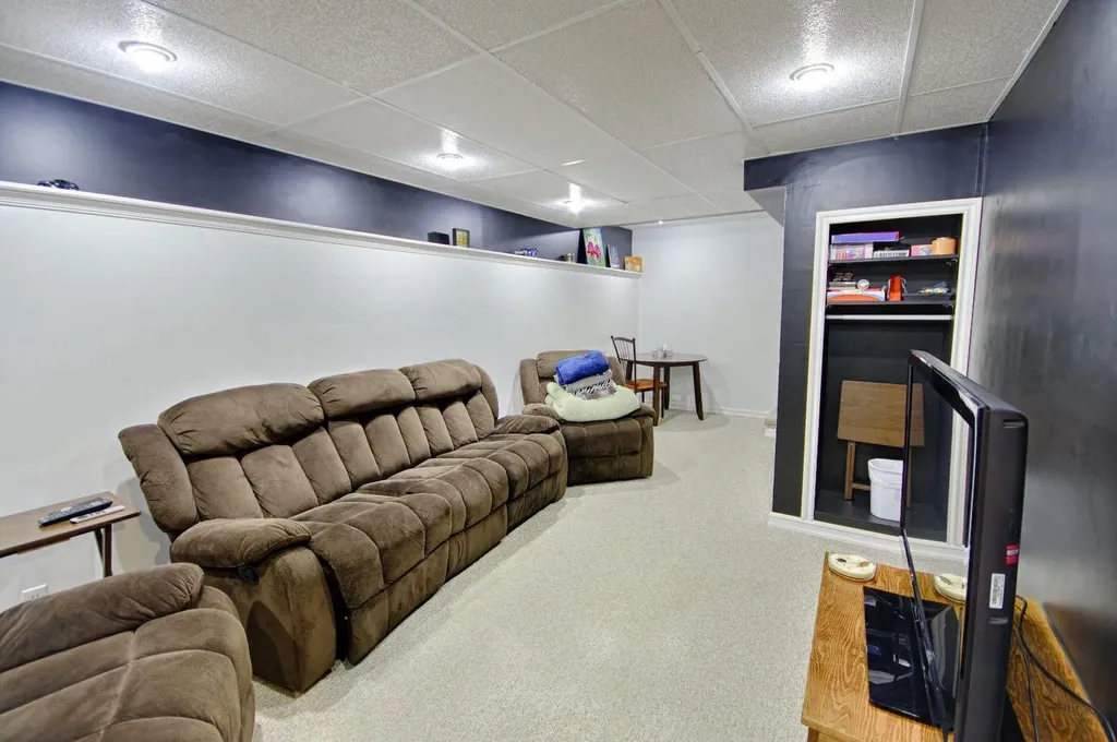 5109 44 Avenue Taber AB T1G1A9