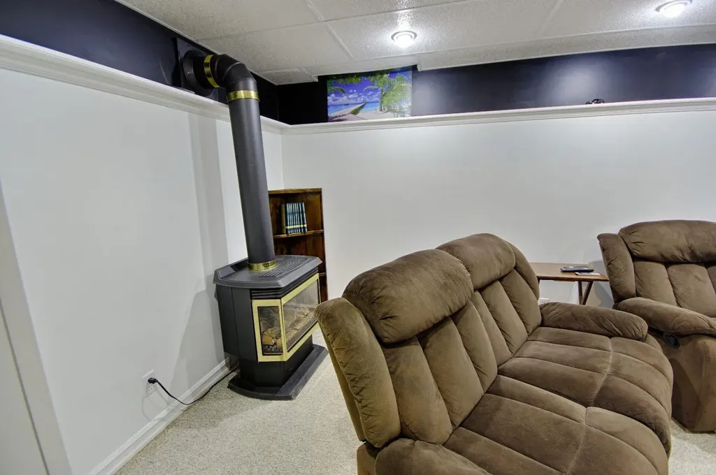 5109 44 Avenue Taber AB T1G1A9