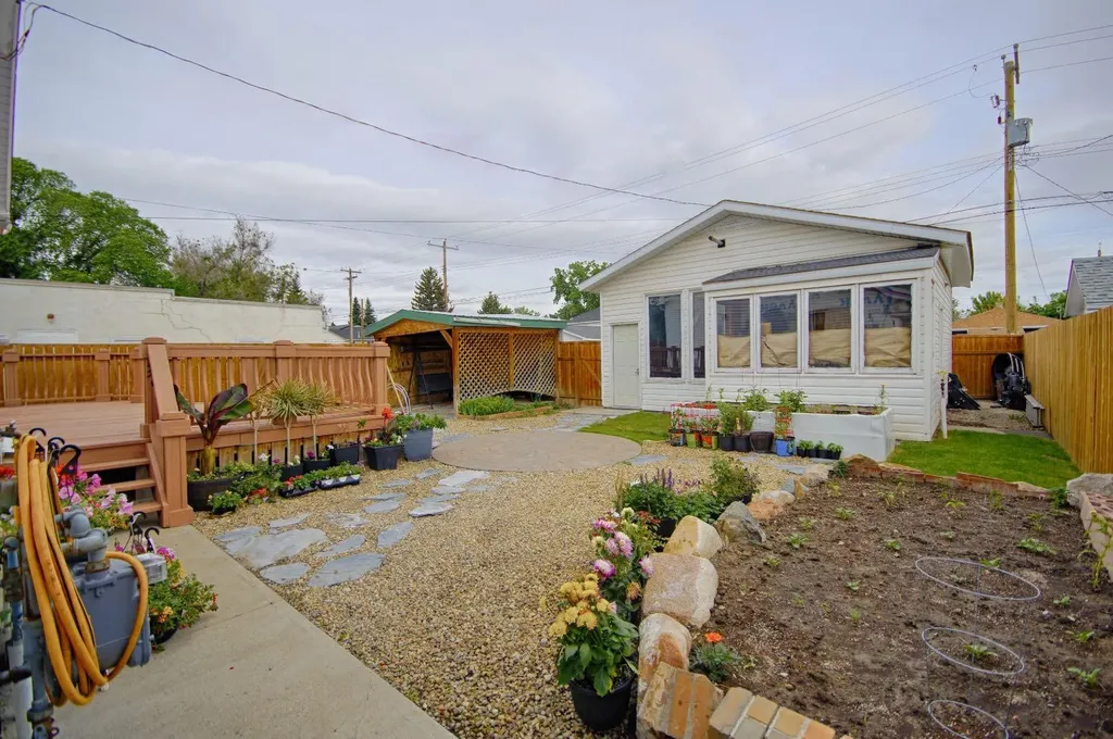 5109 44 Avenue Taber AB T1G1A9