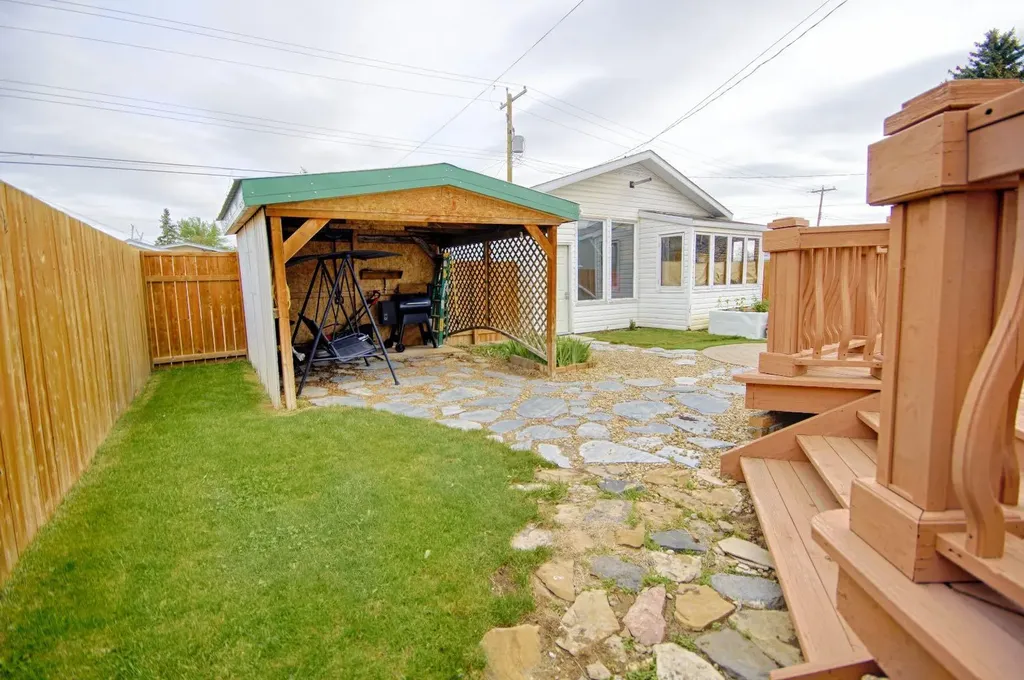 5109 44 Avenue Taber AB T1G1A9