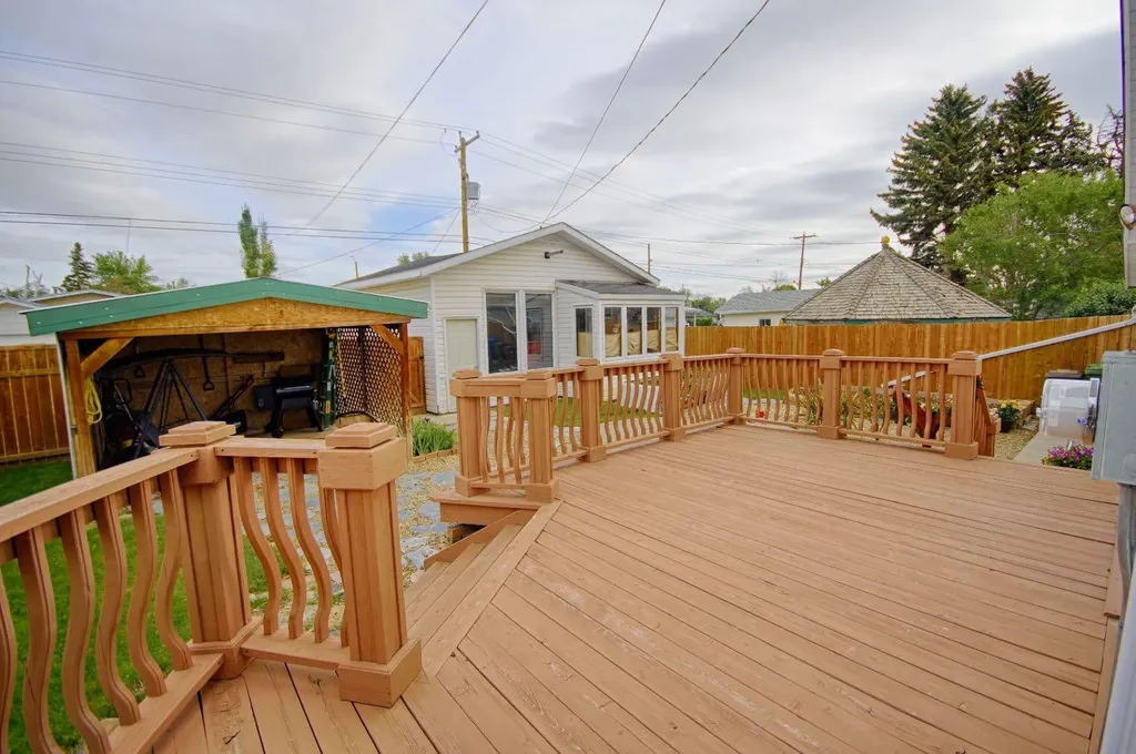 5109 44 Avenue Taber AB T1G1A9
