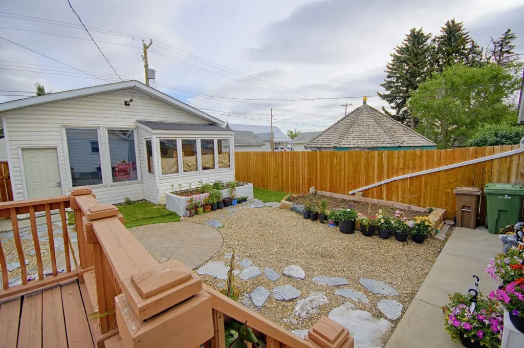 5109 44 Avenue Taber AB T1G1A9