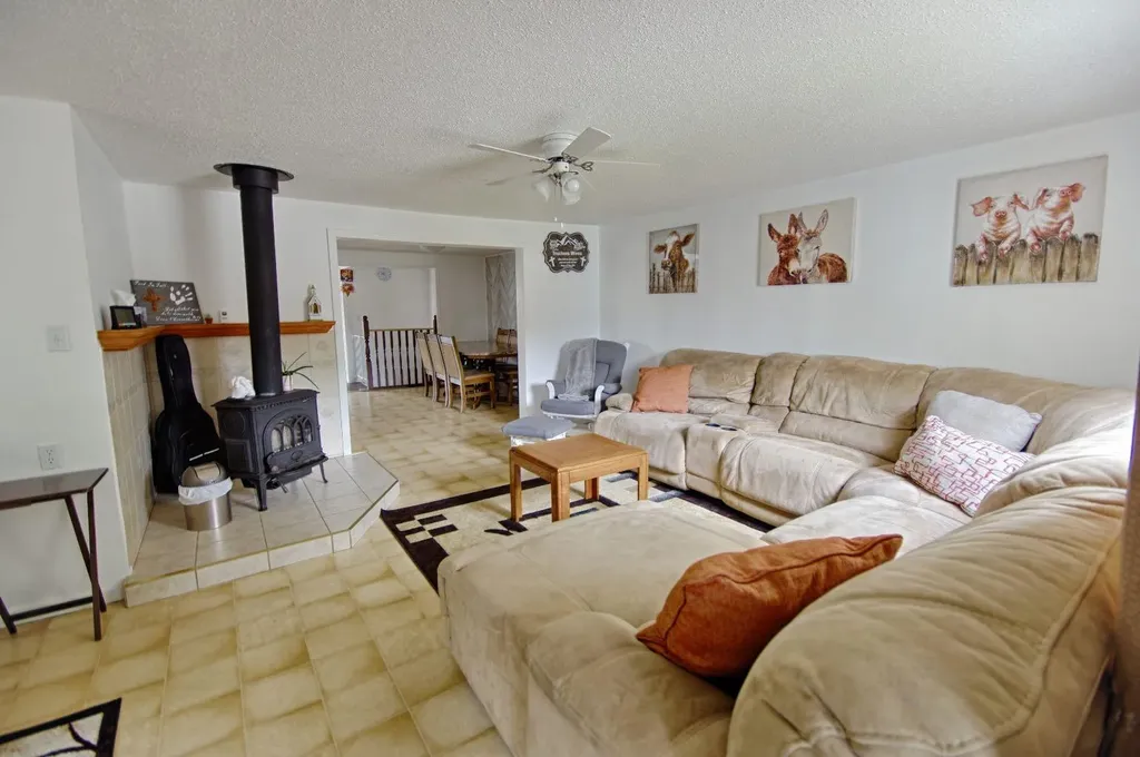 5109 44 Avenue Taber AB T1G1A9