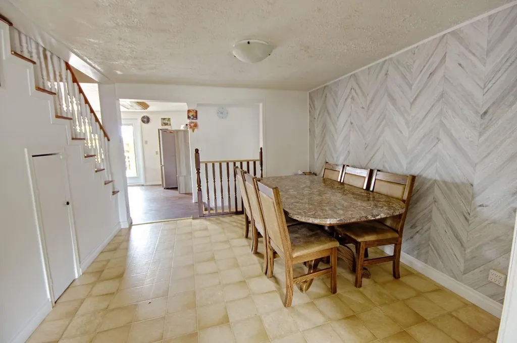 5109 44 Avenue Taber AB T1G1A9