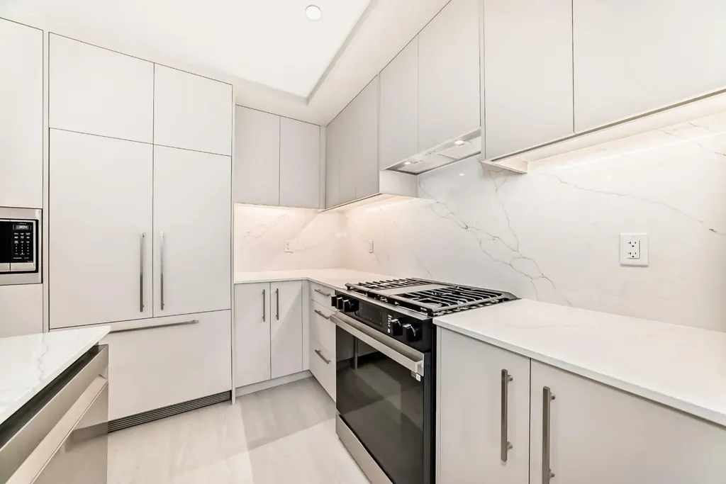 8375 Broadcast Avenue SW Calgary AB T3H 6L3