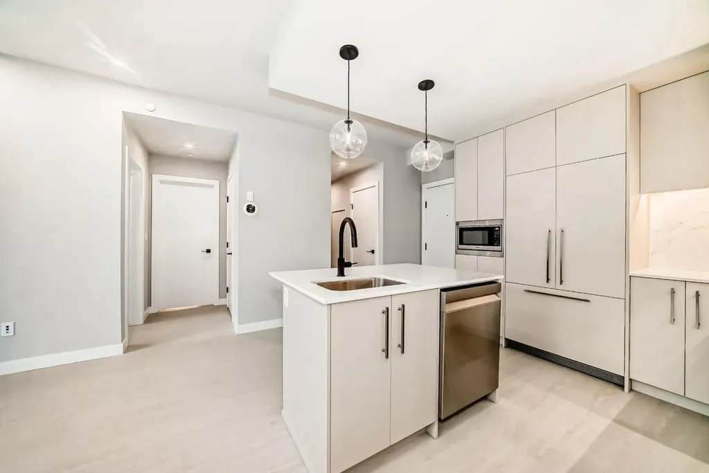 8375 Broadcast Avenue SW Calgary AB T3H 6L3