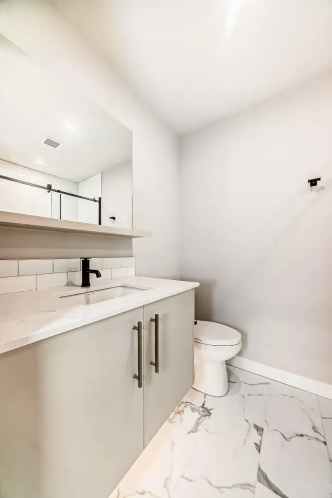 8375 Broadcast Avenue SW Calgary AB T3H 6L3