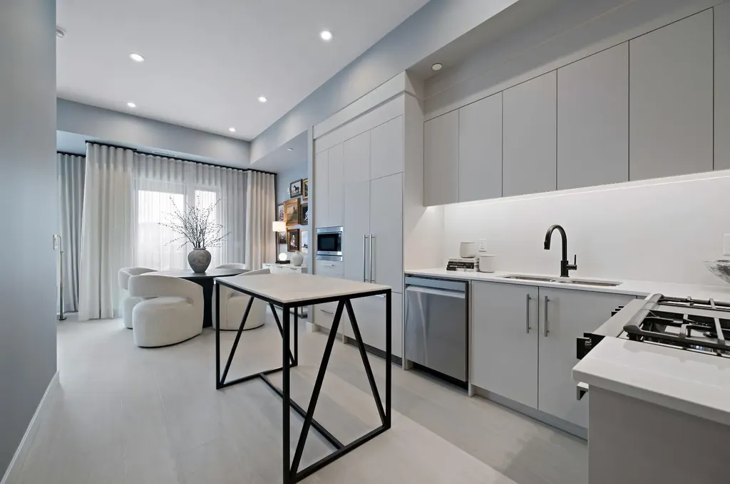 8375 Broadcast Avenue SW Calgary AB T3H 6L3