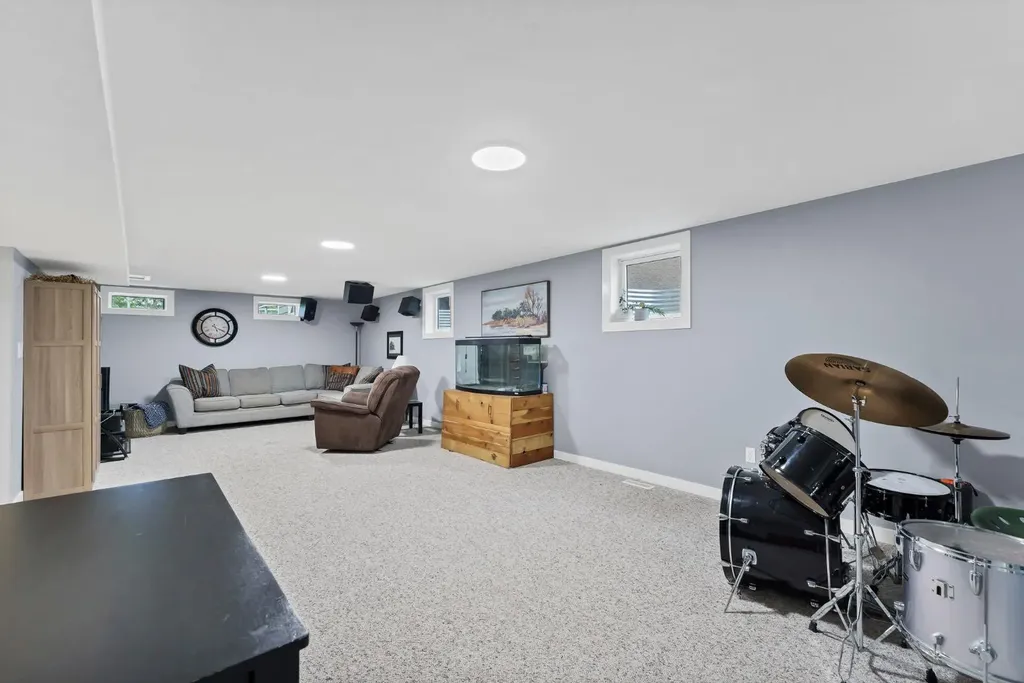 2520 22 Avenue SE Medicine Hat AB T1B 1B6
