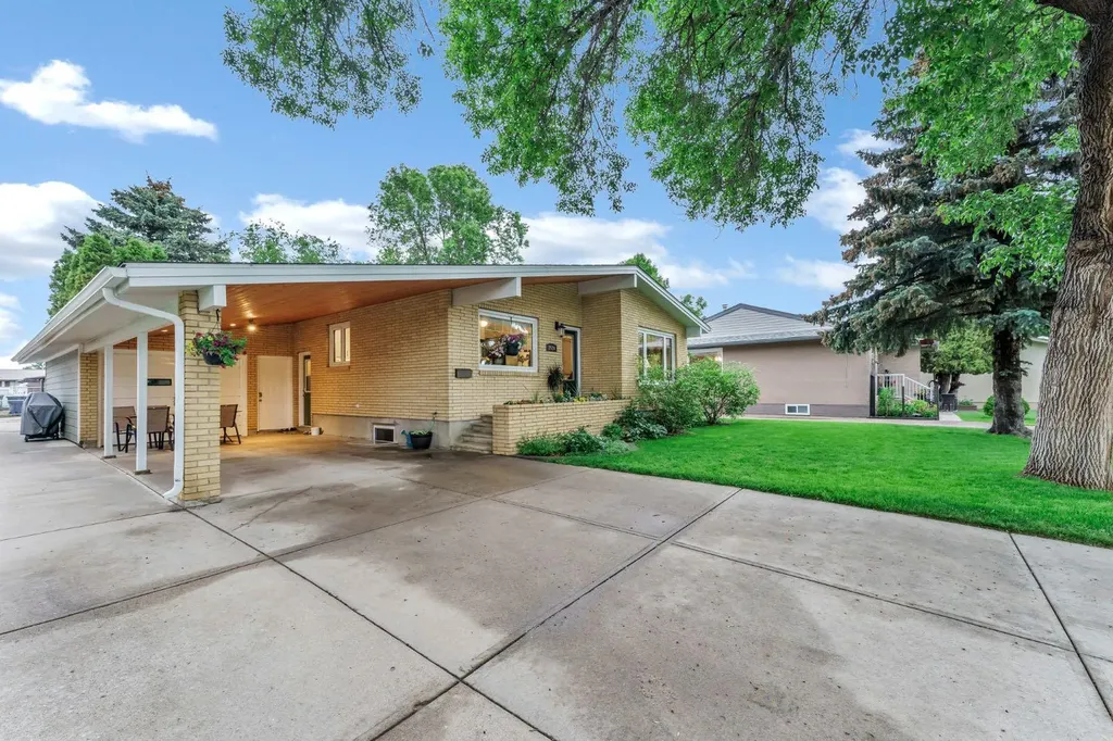 2520 22 Avenue SE Medicine Hat AB T1B 1B6