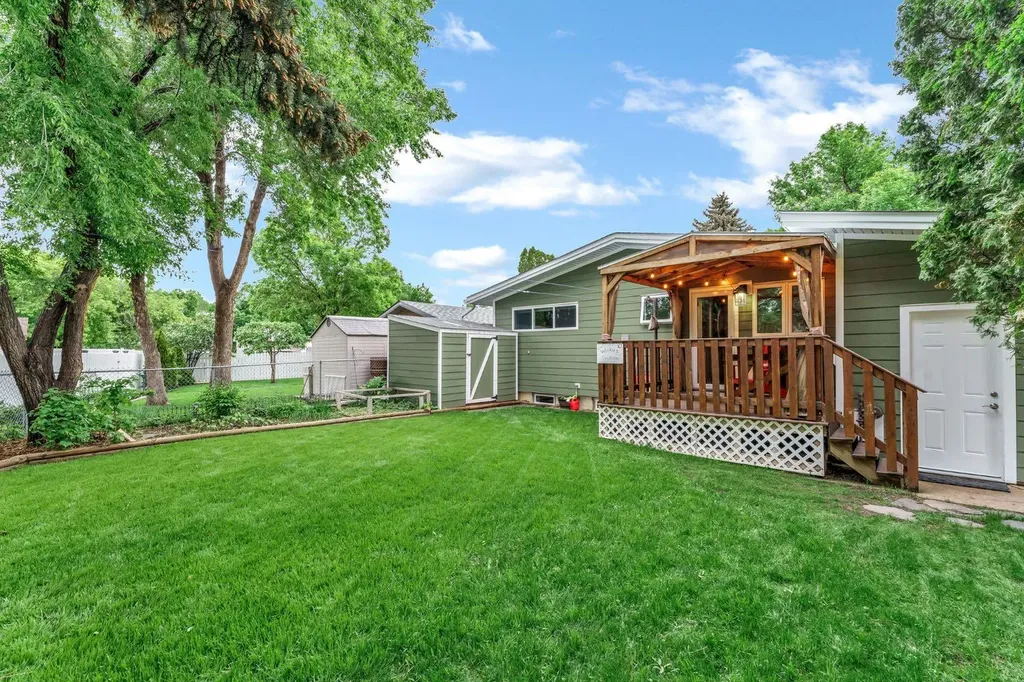 2520 22 Avenue SE Medicine Hat AB T1B 1B6