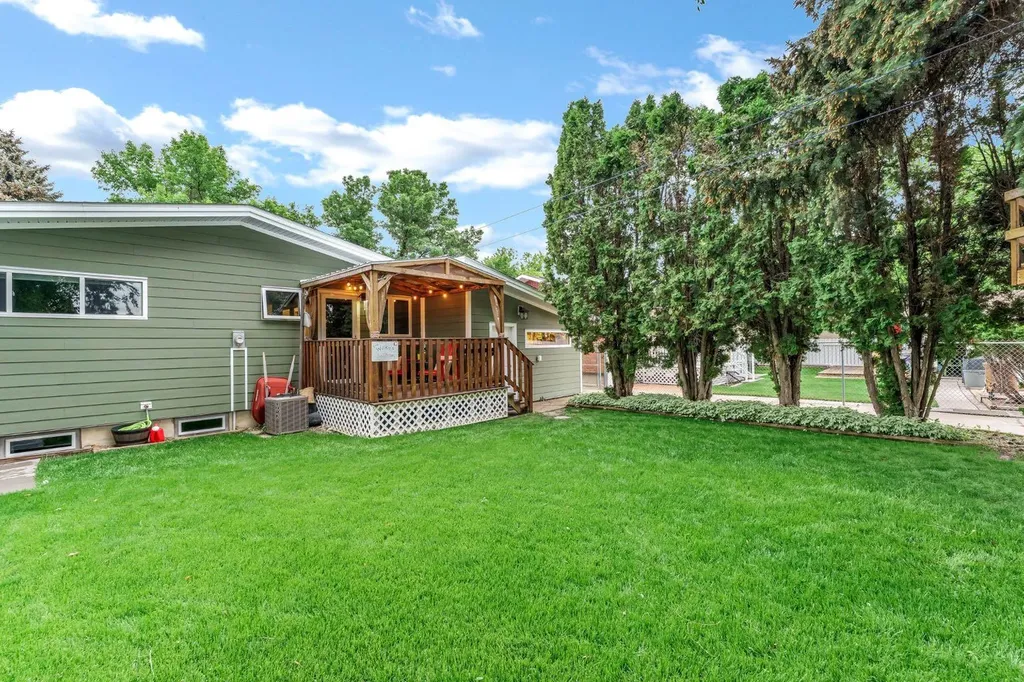 2520 22 Avenue SE Medicine Hat AB T1B 1B6