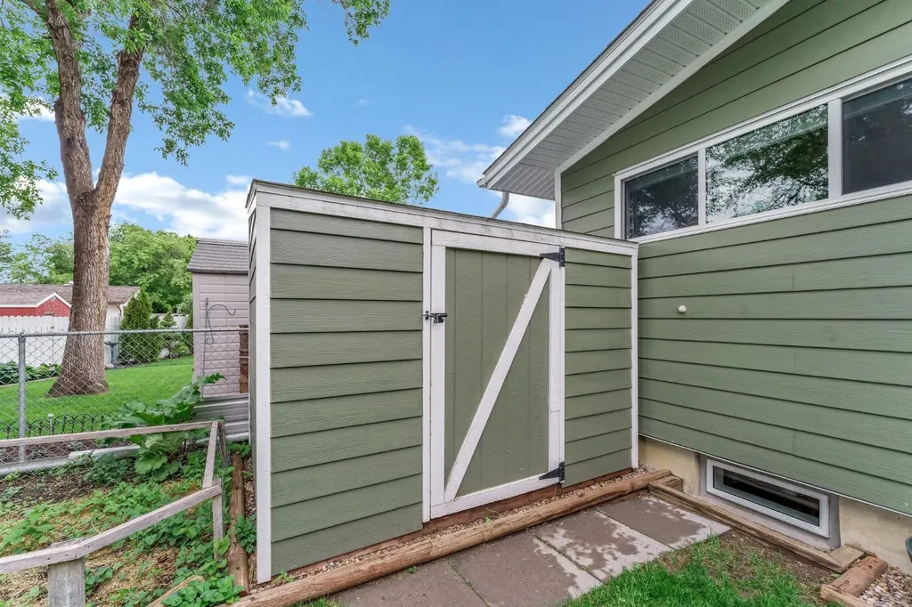 2520 22 Avenue SE Medicine Hat AB T1B 1B6