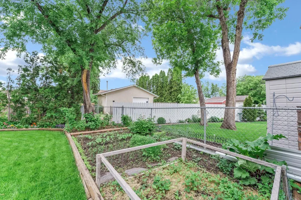 2520 22 Avenue SE Medicine Hat AB T1B 1B6