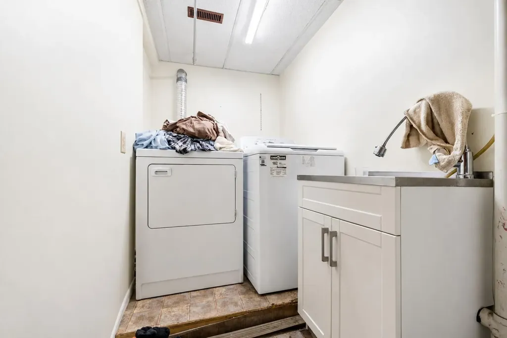 361 7 Street SW Medicine Hat AB T1A4K3