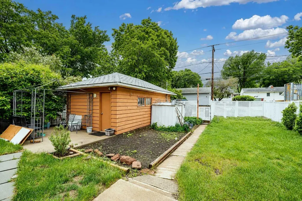 361 7 Street SW Medicine Hat AB T1A4K3