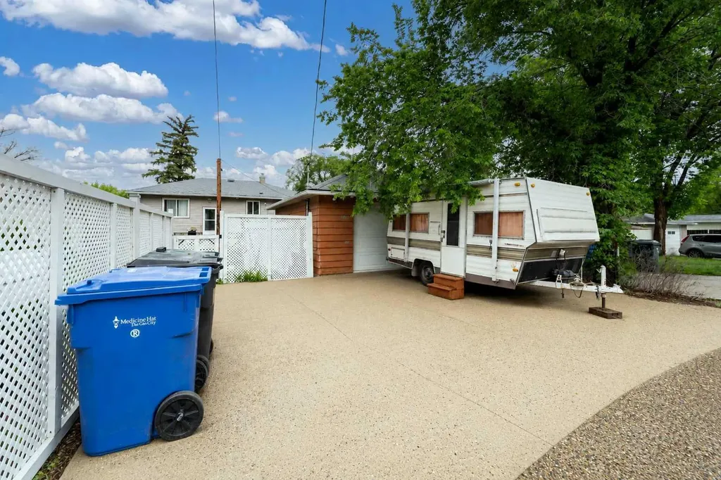361 7 Street SW Medicine Hat AB T1A4K3