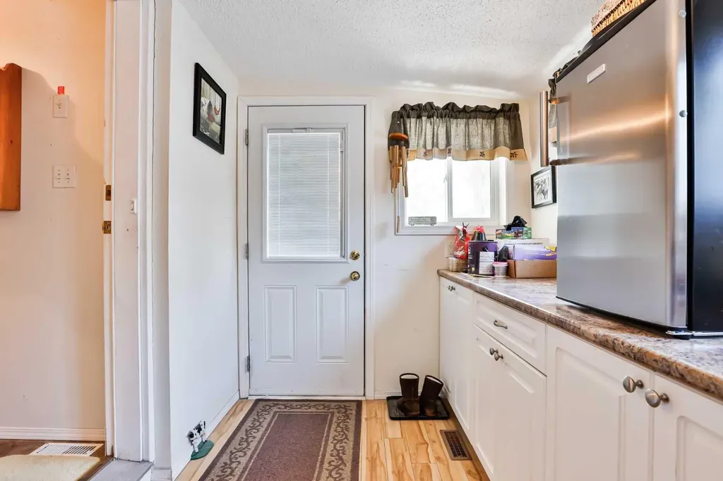 2300 13 Street N Lethbridge AB T1H 4E8