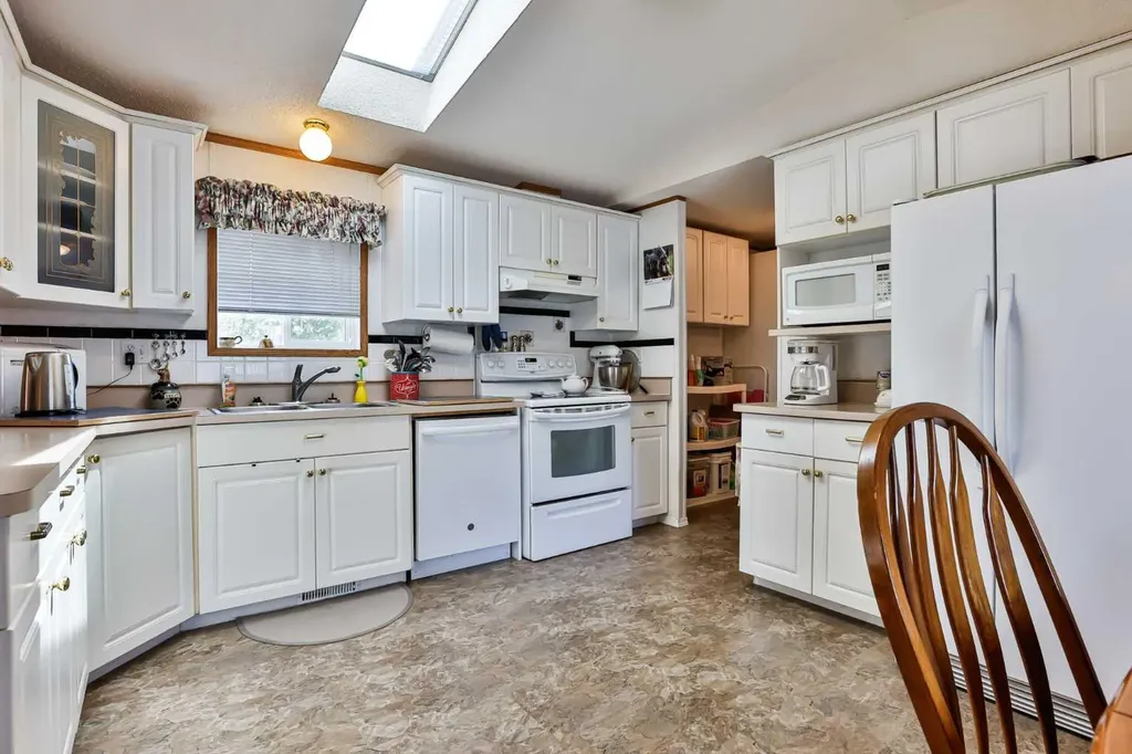 2300 13 Street N Lethbridge AB T1H 4E8