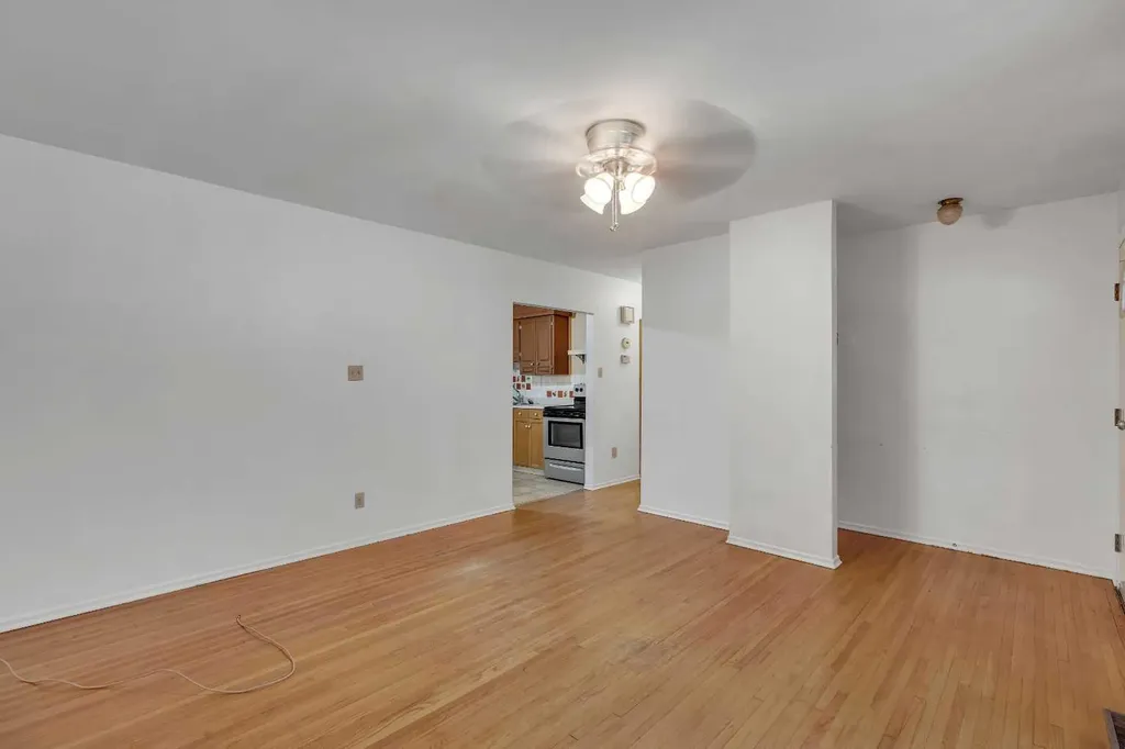 604 56 Avenue SW Calgary AB T2V 0G8