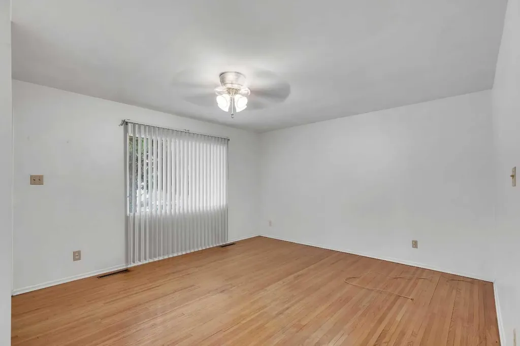 604 56 Avenue SW Calgary AB T2V 0G8