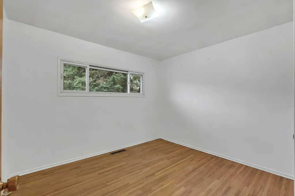 604 56 Avenue SW Calgary AB T2V 0G8