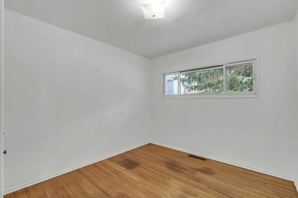 604 56 Avenue SW Calgary AB T2V 0G8