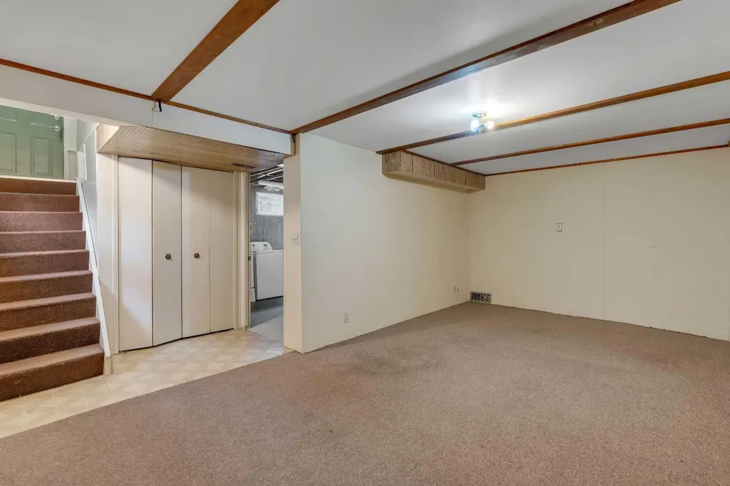604 56 Avenue SW Calgary AB T2V 0G8