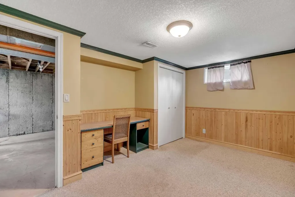 604 56 Avenue SW Calgary AB T2V 0G8