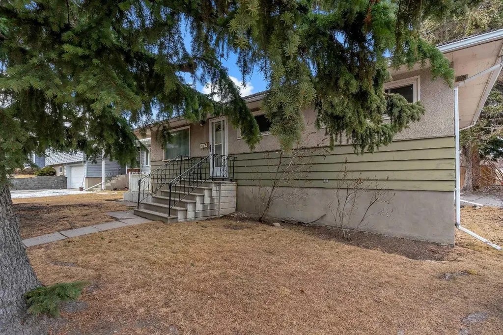 604 56 Avenue SW Calgary AB T2V 0G8