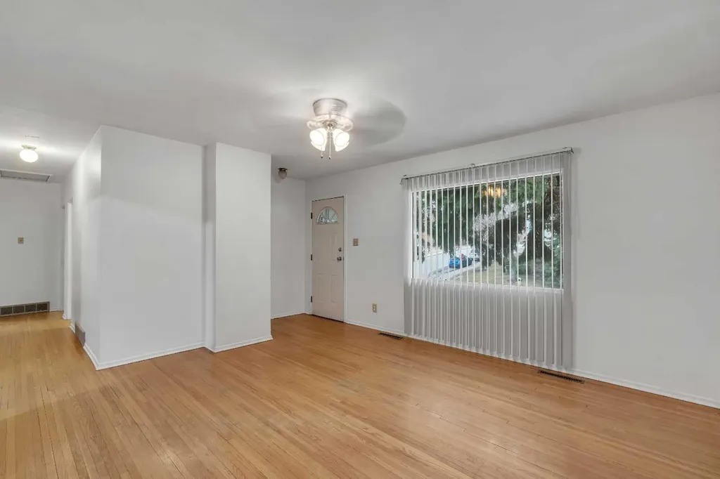 604 56 Avenue SW Calgary AB T2V 0G8