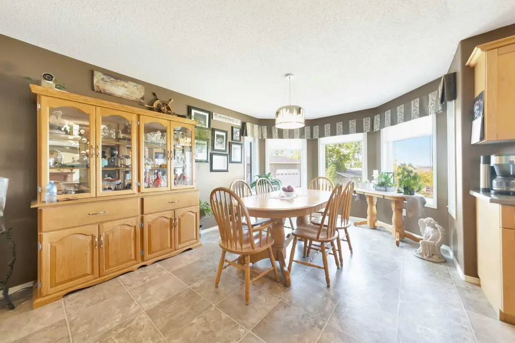 317 6 Avenue Paradise Hill SK S0M 2G0