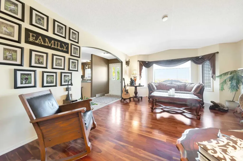 317 6 Avenue Paradise Hill SK S0M 2G0