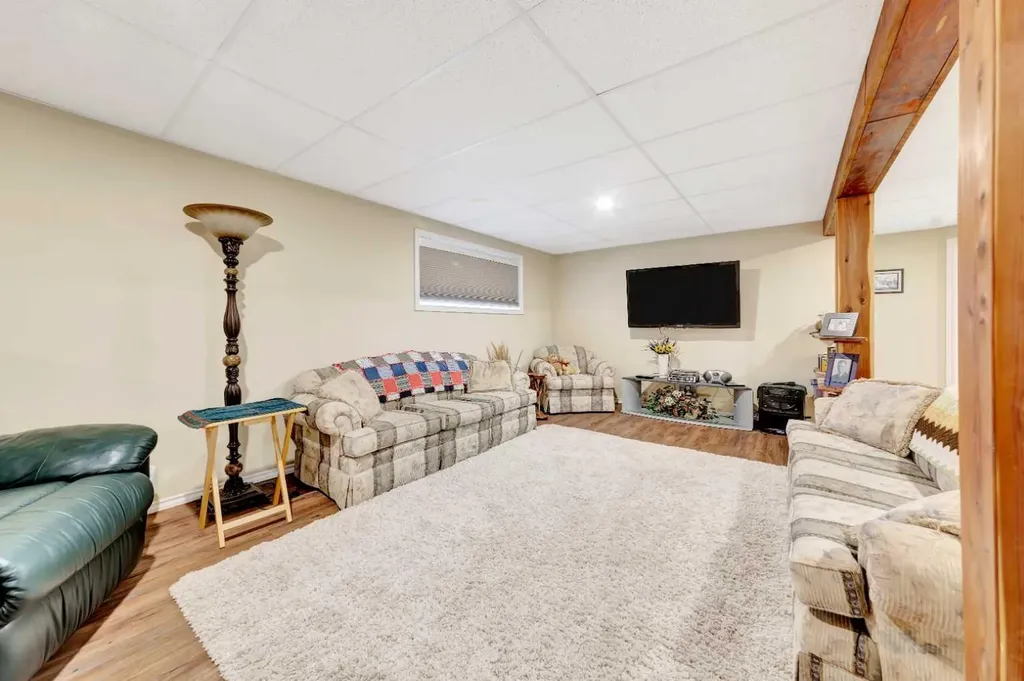 317 6 Avenue Paradise Hill SK S0M 2G0