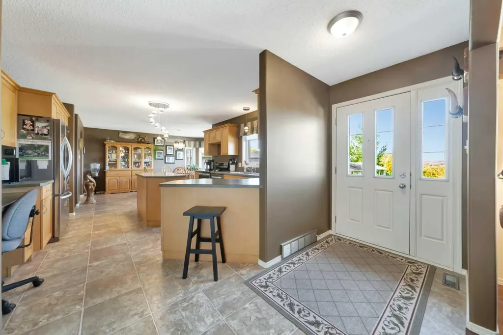 317 6 Avenue Paradise Hill SK S0M 2G0