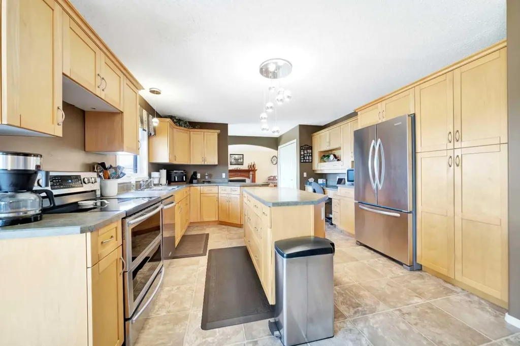 317 6 Avenue Paradise Hill SK S0M 2G0