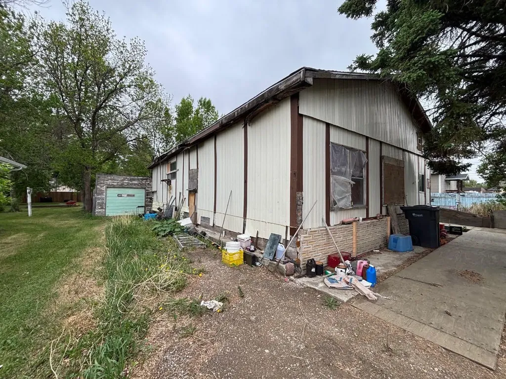 15N 2 Street W Magrath AB T0K 1J0