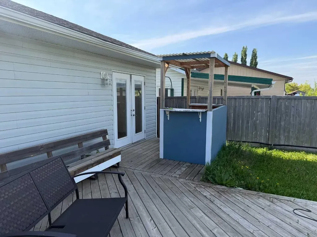 436 1 Street SW Falher AB T0H 1M0