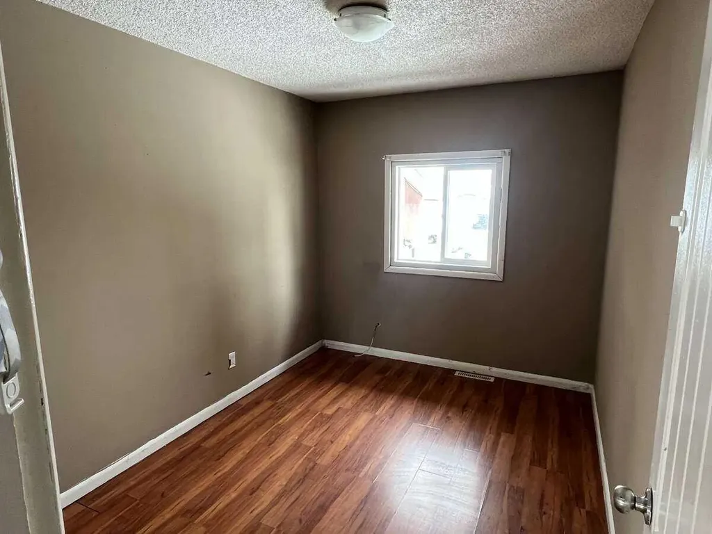 1824 41 Street SE Calgary AB T2B 1C3