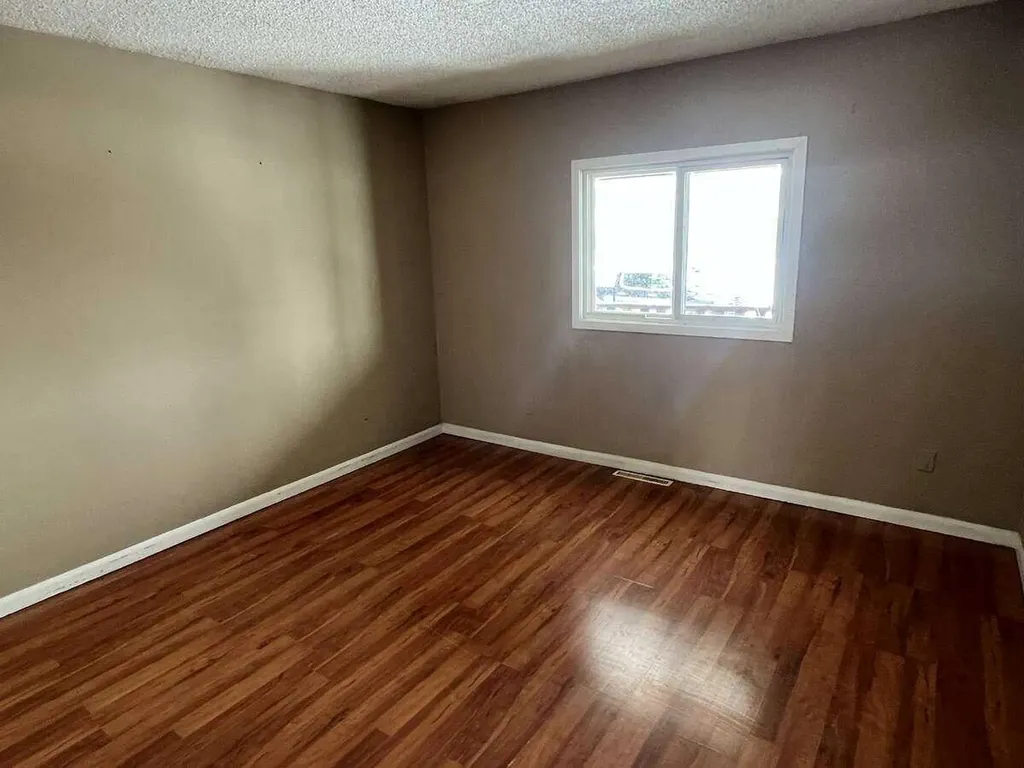 1824 41 Street SE Calgary AB T2B 1C3