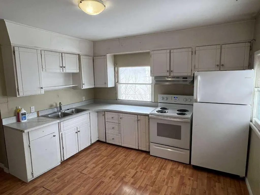 1824 41 Street SE Calgary AB T2B 1C3