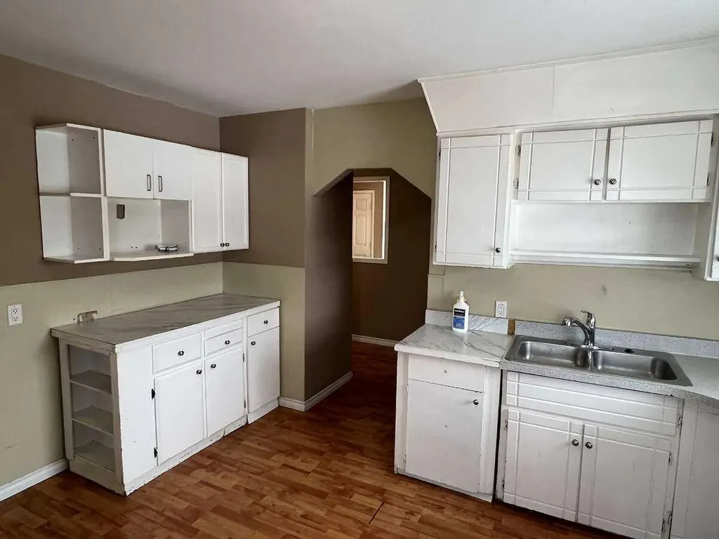 1824 41 Street SE Calgary AB T2B 1C3