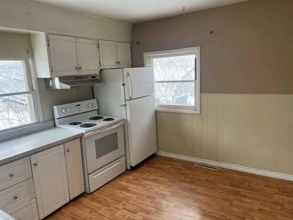 1824 41 Street SE Calgary AB T2B 1C3