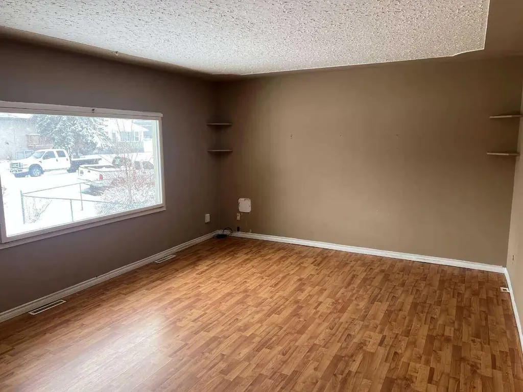 1824 41 Street SE Calgary AB T2B 1C3
