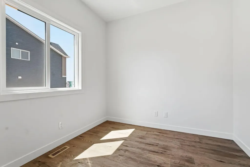 731 Langley Terrace SE Airdrie AB T4A3R1