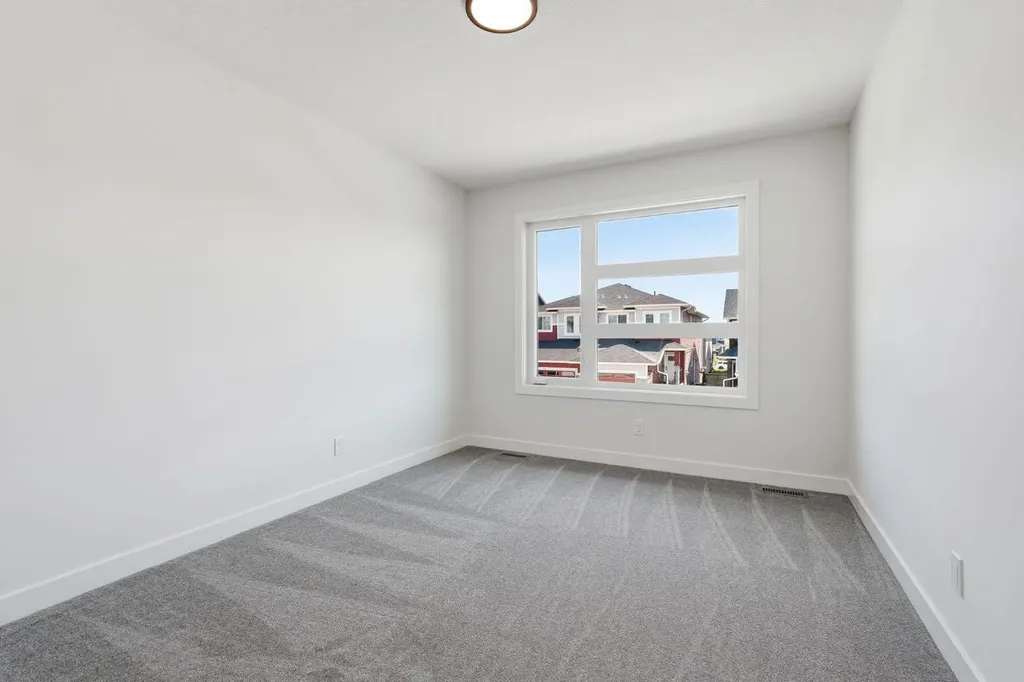 731 Langley Terrace SE Airdrie AB T4A3R1
